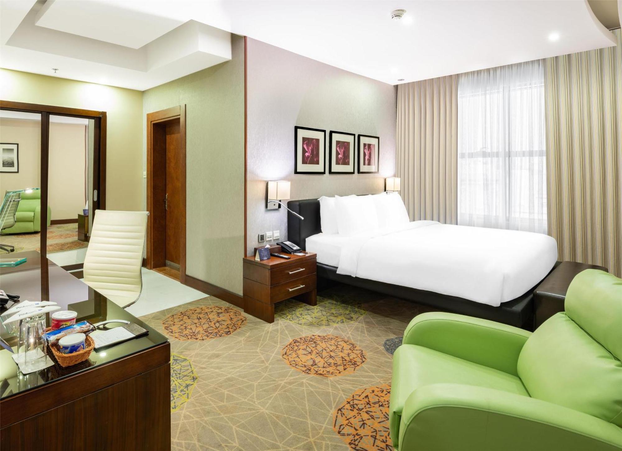 Radisson Blu Plaza Jeddah Hotel Exterior photo
