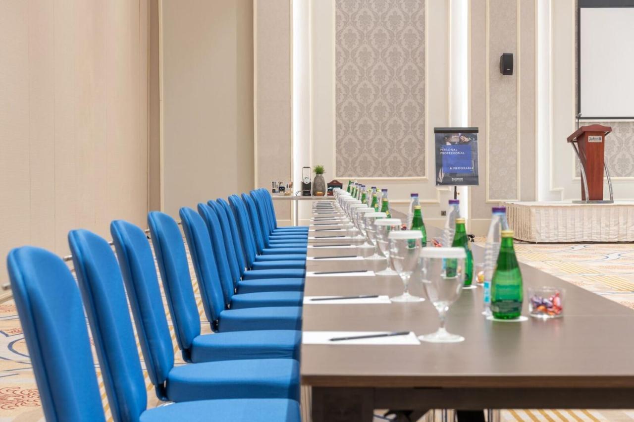 Radisson Blu Plaza Jeddah Hotel Exterior photo