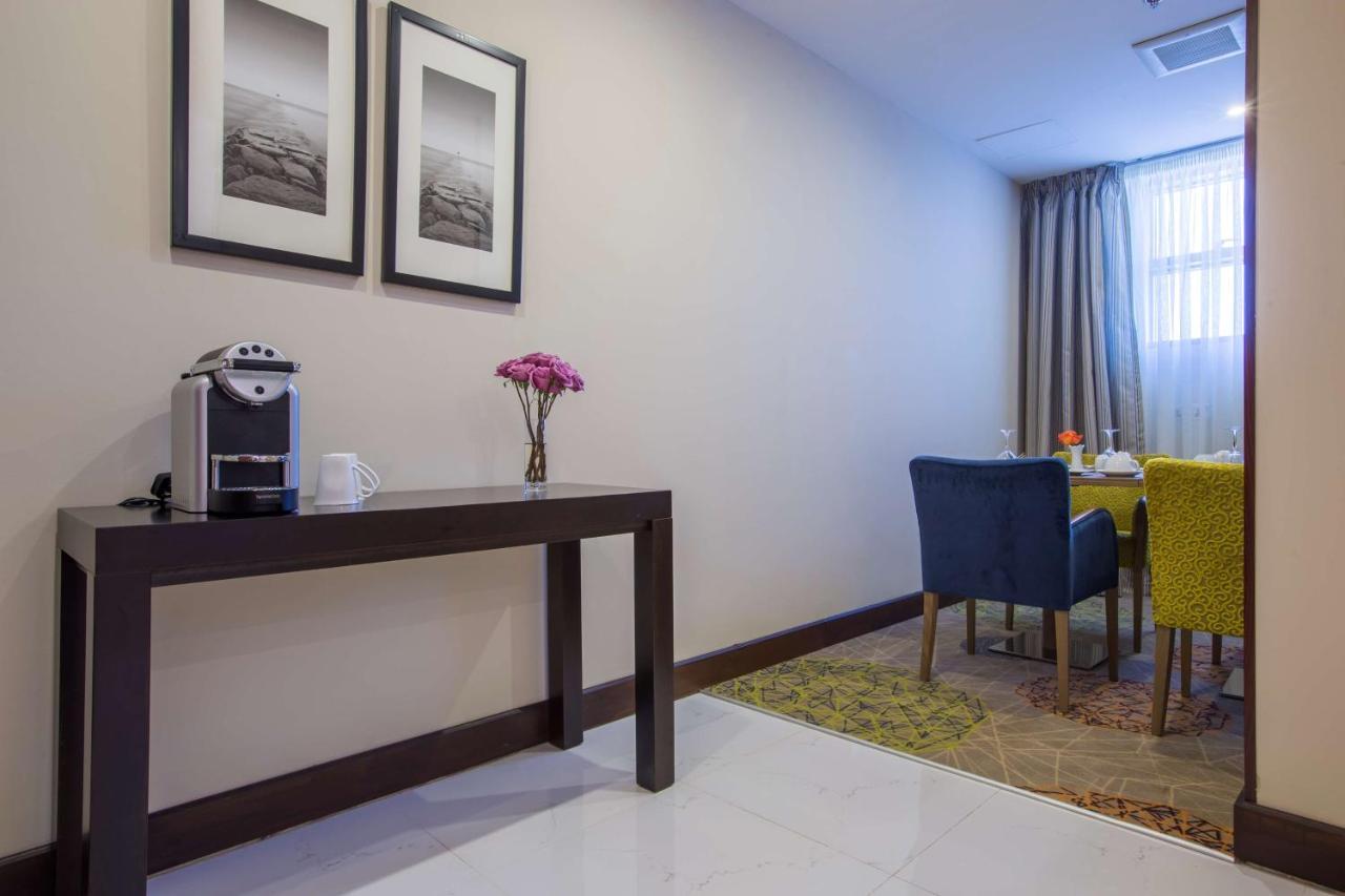 Radisson Blu Plaza Jeddah Hotel Exterior photo