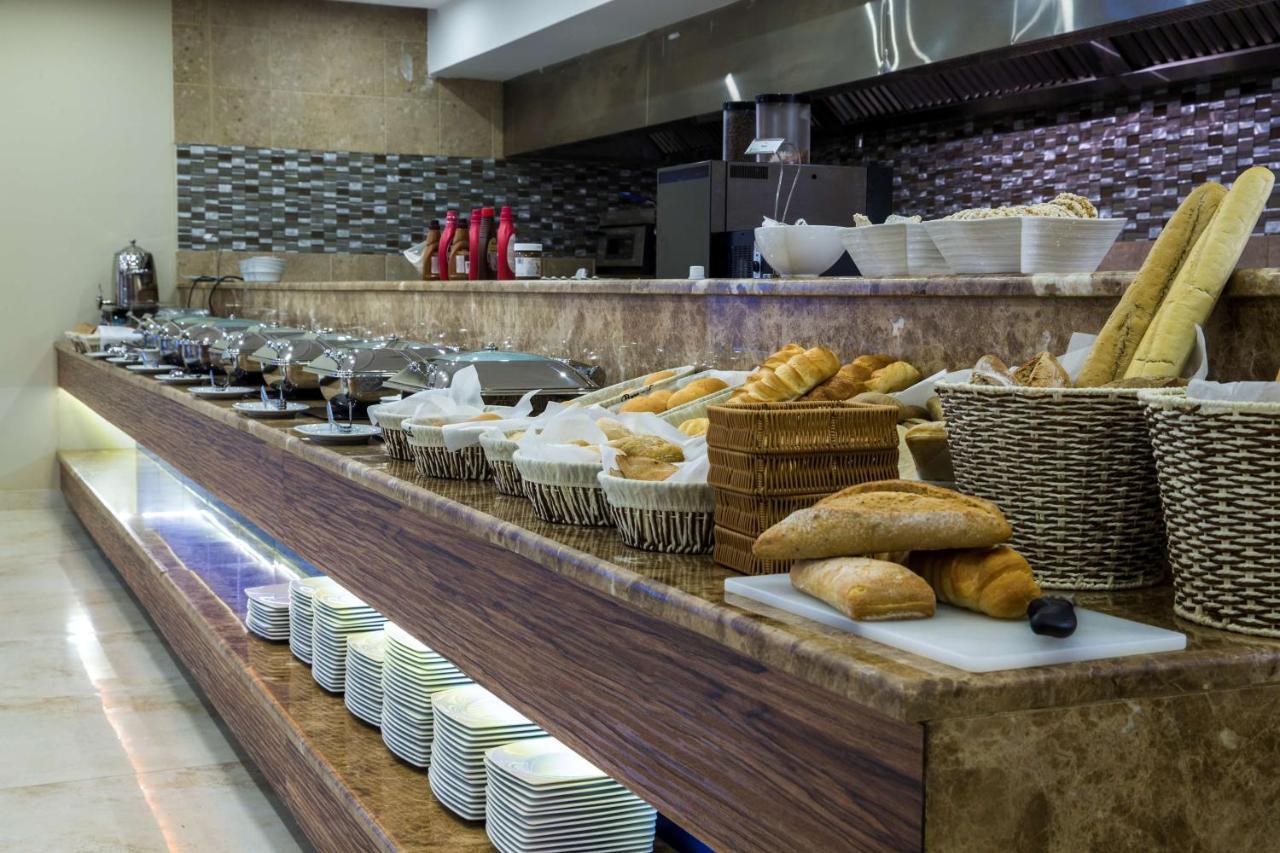 Radisson Blu Plaza Jeddah Hotel Exterior photo